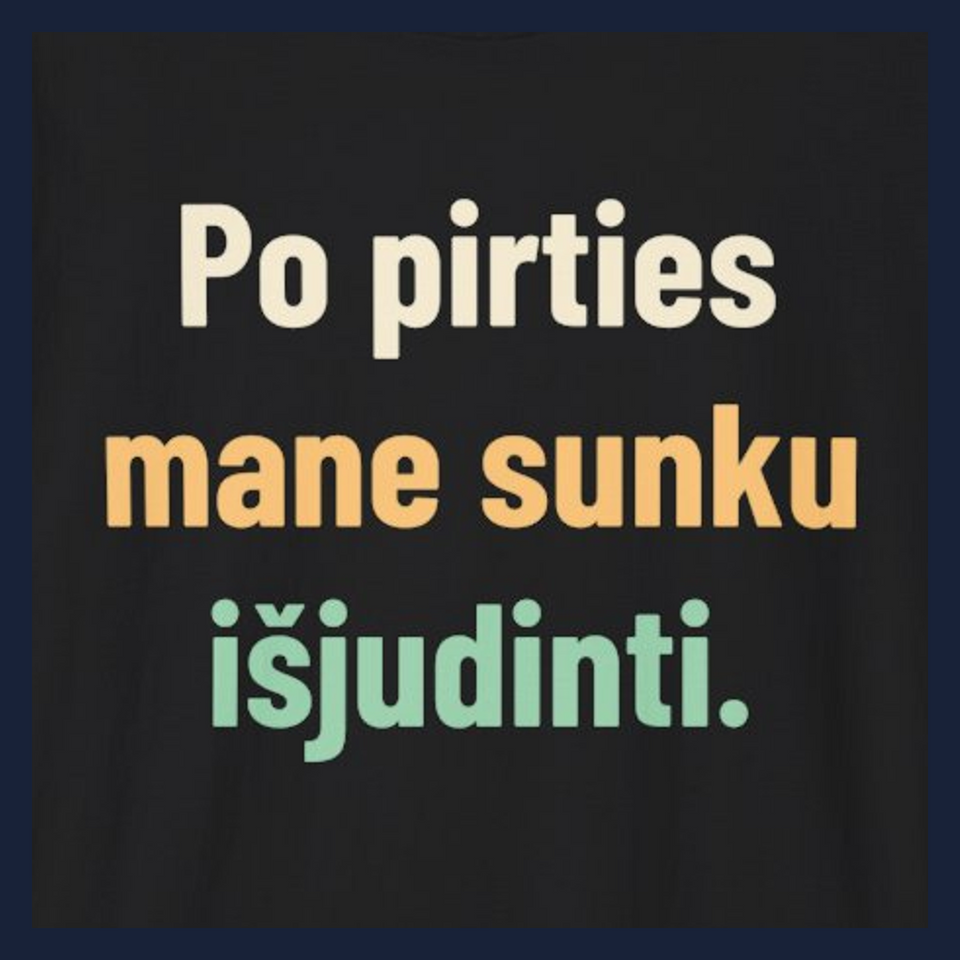 Po pirties mane sunku išjudinti. · Marškinėliai · Užrašo stambus planas