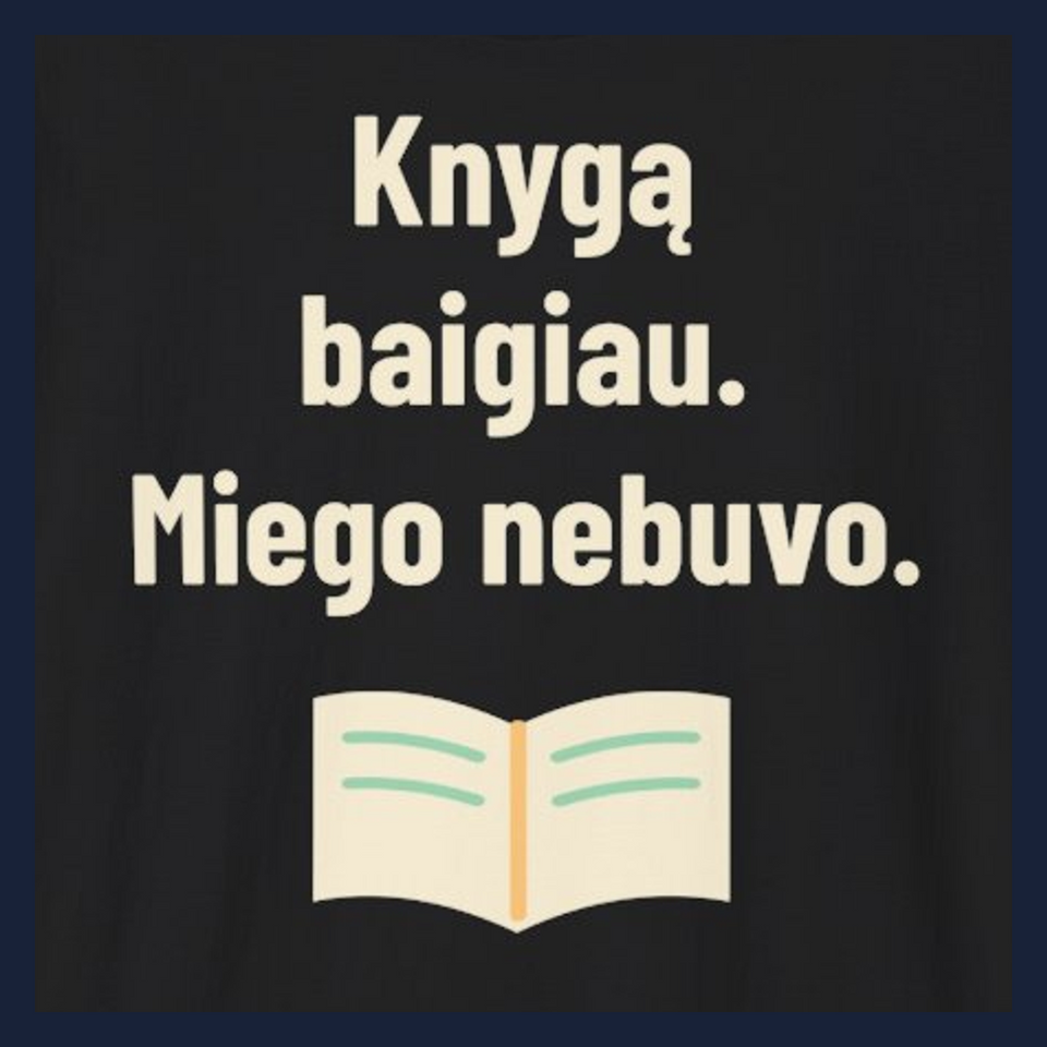 Knygą baigiau. Miego nebuvo. · Marškinėliai · Užrašo stambus planas