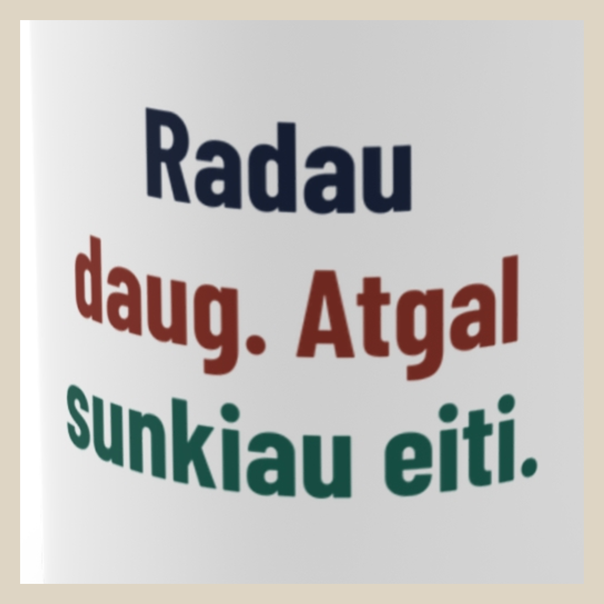 Radau daug. Atgal sunkiau eiti. · Puodelis · Užrašo stambus planas