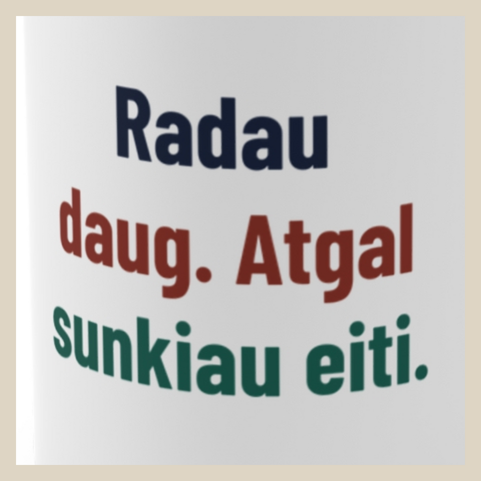 Radau daug. Atgal sunkiau eiti. · Puodelis · Užrašo stambus planas