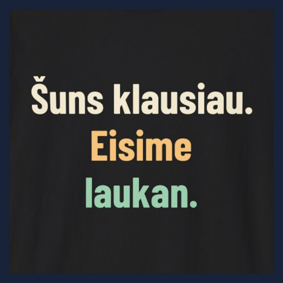 Šuns klausiau. Eisime laukan. · Marškinėliai · Užrašo stambus planas