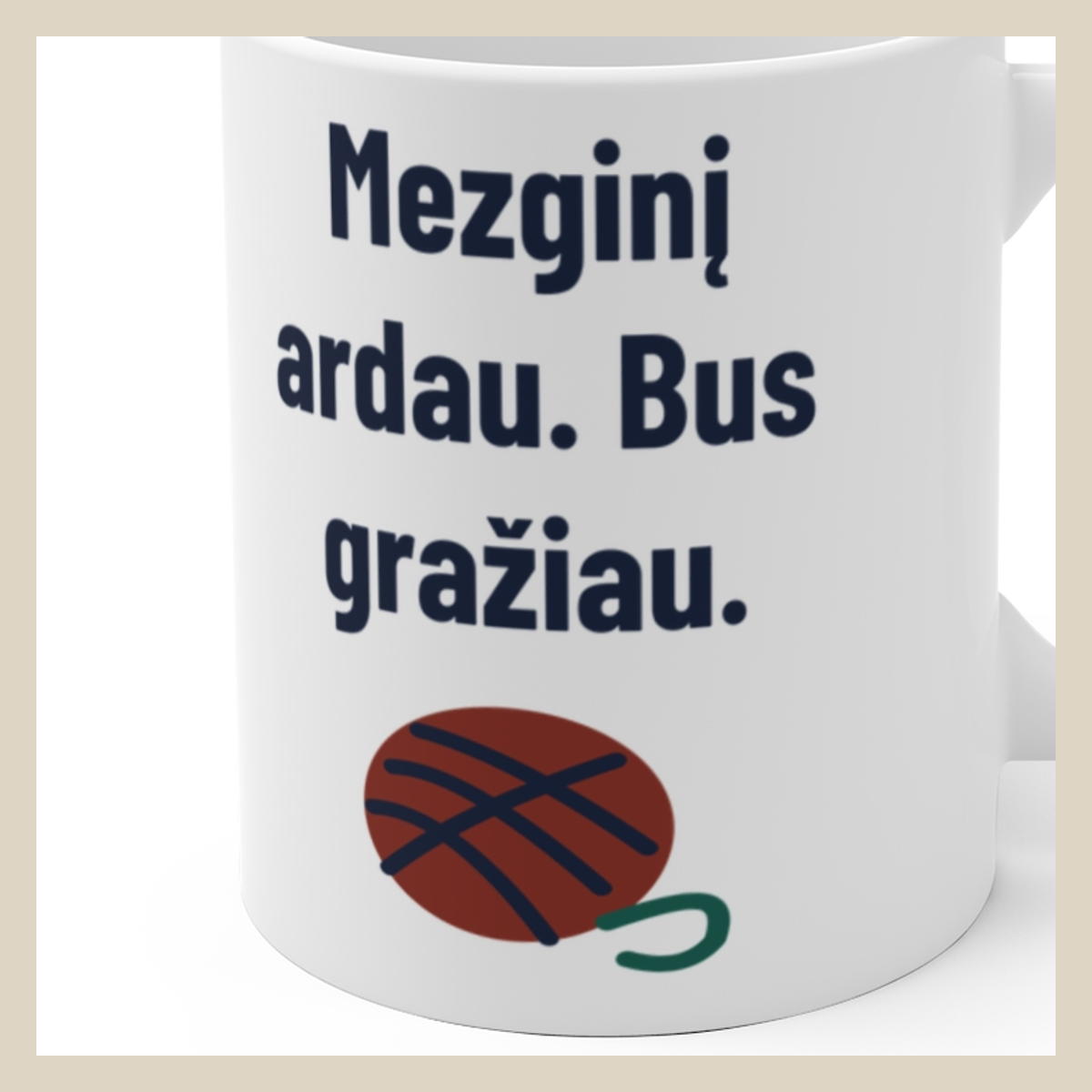 Mezginį ardau. Bus gražiau. · Puodelis · Užrašo stambus planas