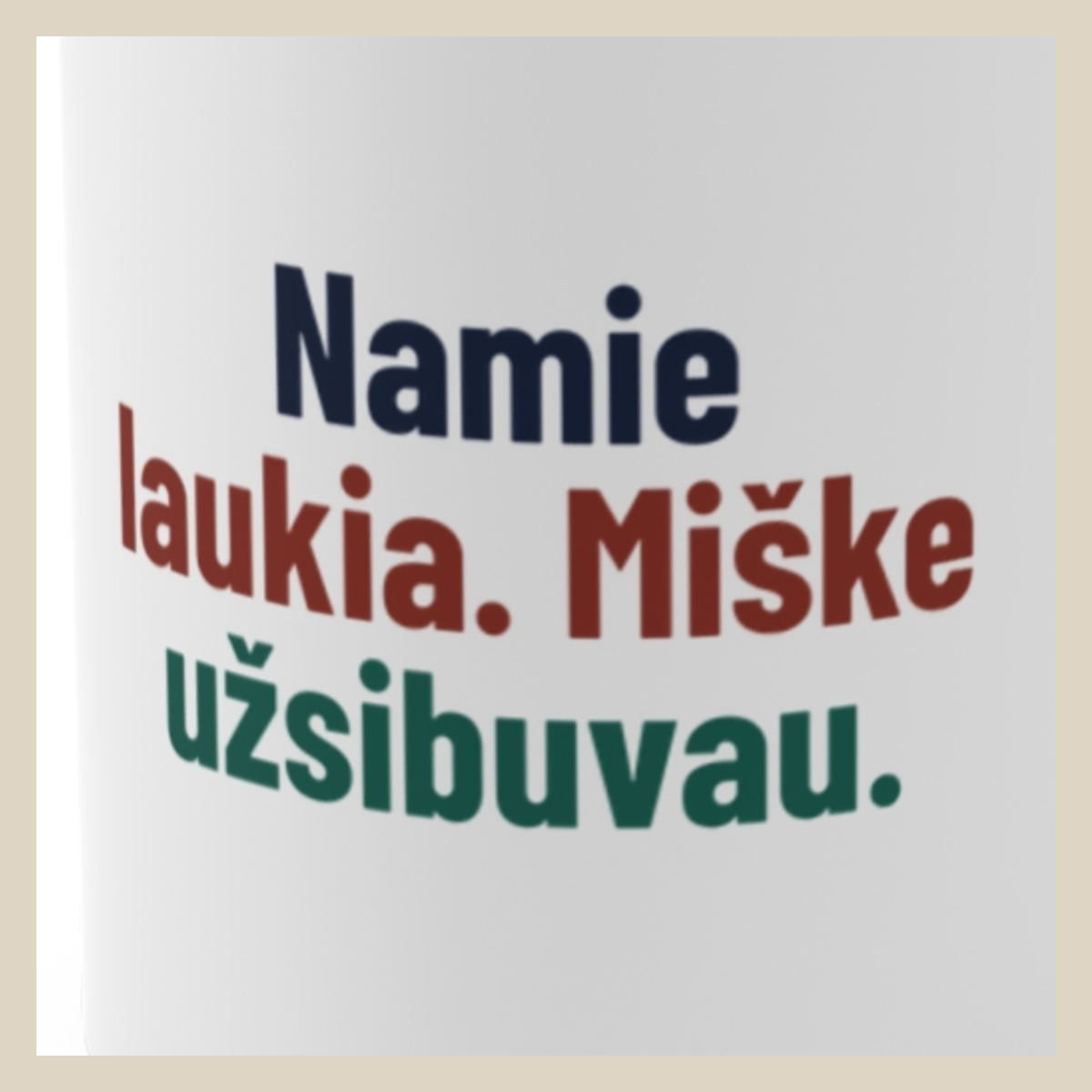 Namie laukia. Miške užsibuvau. · Puodelis · Užrašo stambus planas