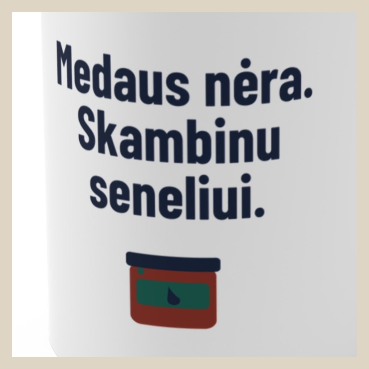 Medaus nėra. Skambinu seneliui. · Puodelis · Užrašo stambus planas