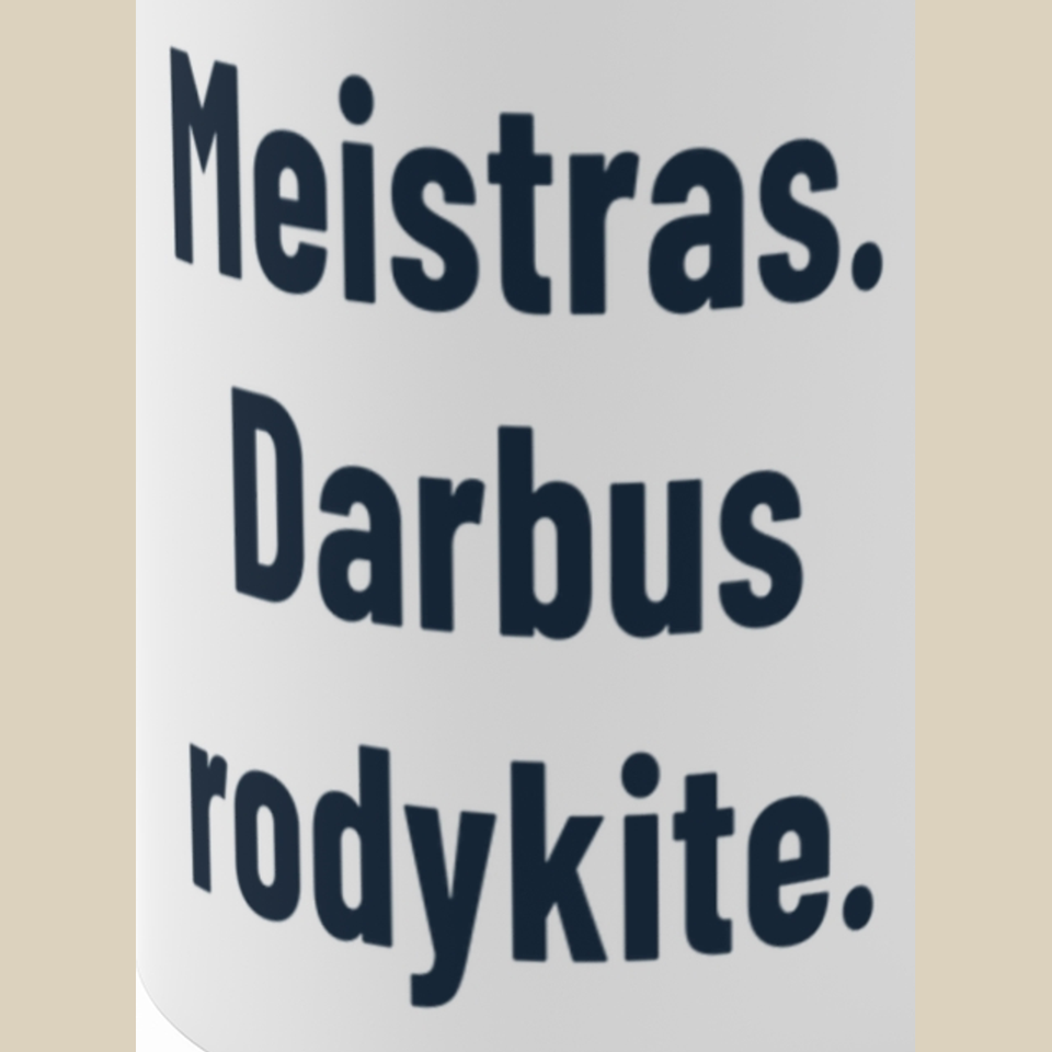 Meistras. Darbus rodykite. – Puodelis, spaudos detalė