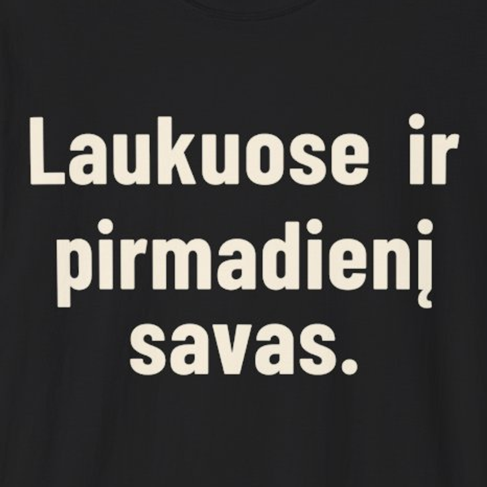 Laukuose pirmadienių nebūna. – Laukuose ir pirmadienį savas. – Marškinėliai, spaudos detalė