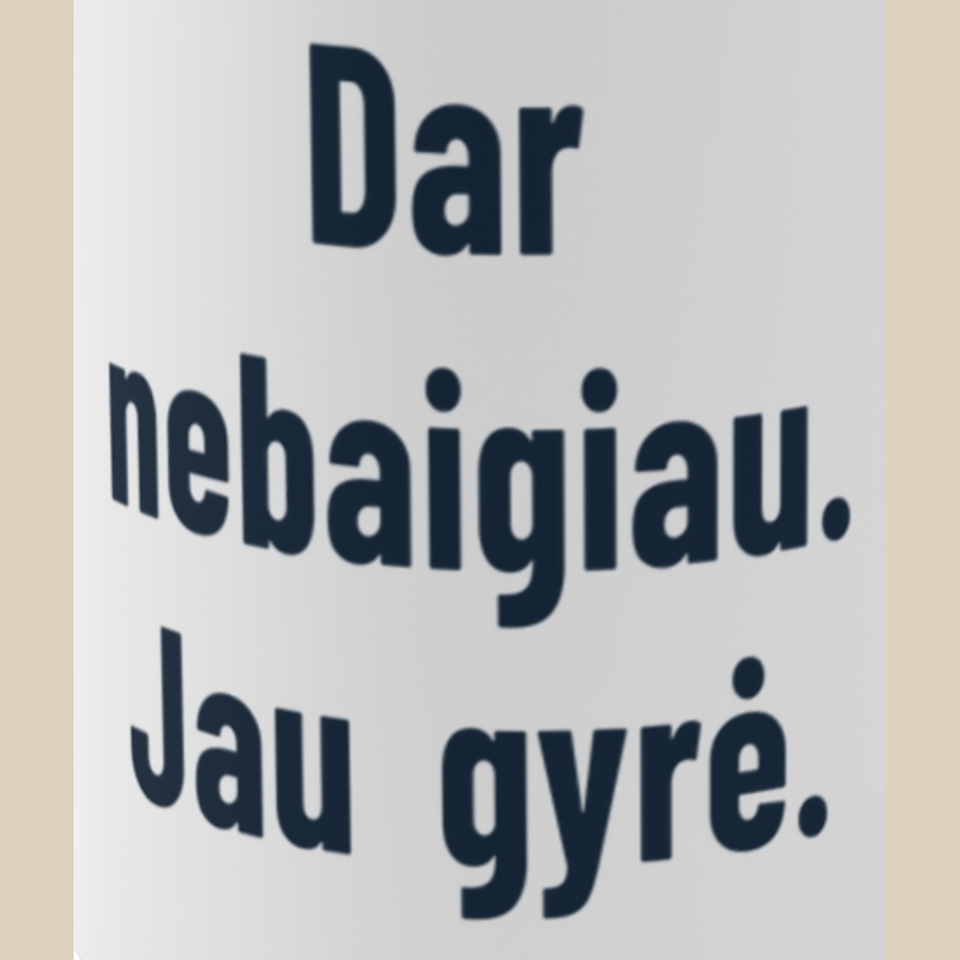 Dar nebaigiau. Jau gyrė. – Puodelis, spaudos detalė