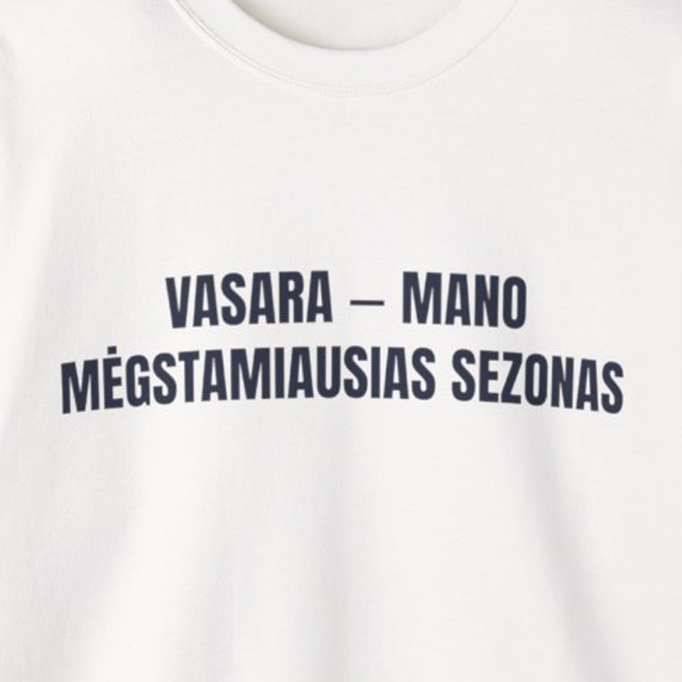 Žolinė. Basom per pievą. – Vasara – mano mėgstamiausias sezonas · Džemperis · spauda priekyje