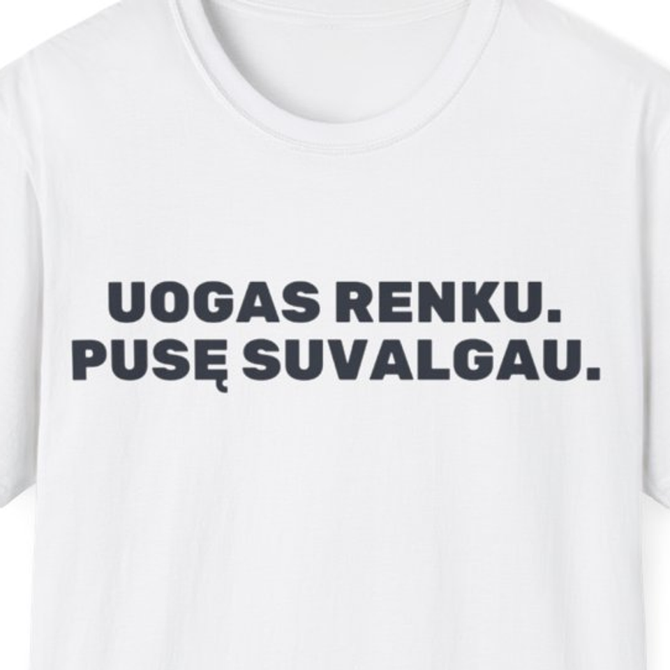 Uogas renku. Pusę suvalgau. · Marškinėliai