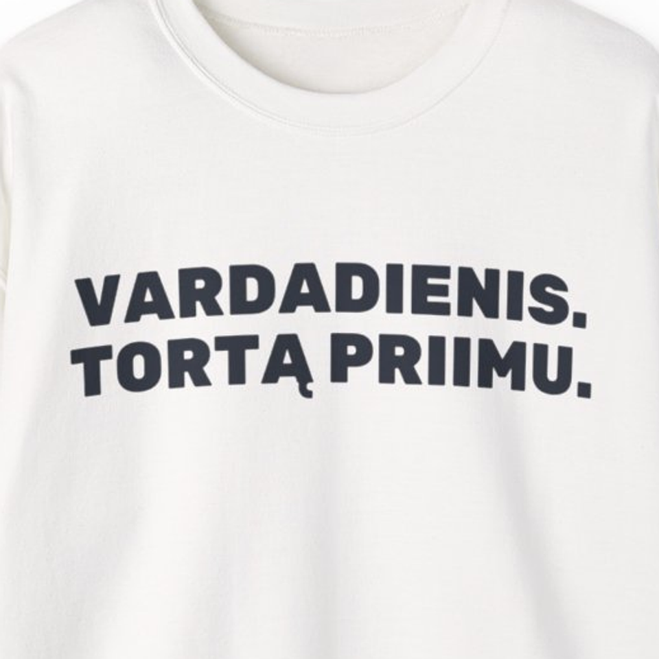 Vardadienis. Tortą priimu. · Džemperis