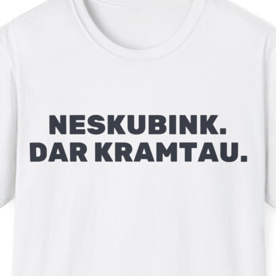 Neskubink. Dar kramtau. · Marškinėliai