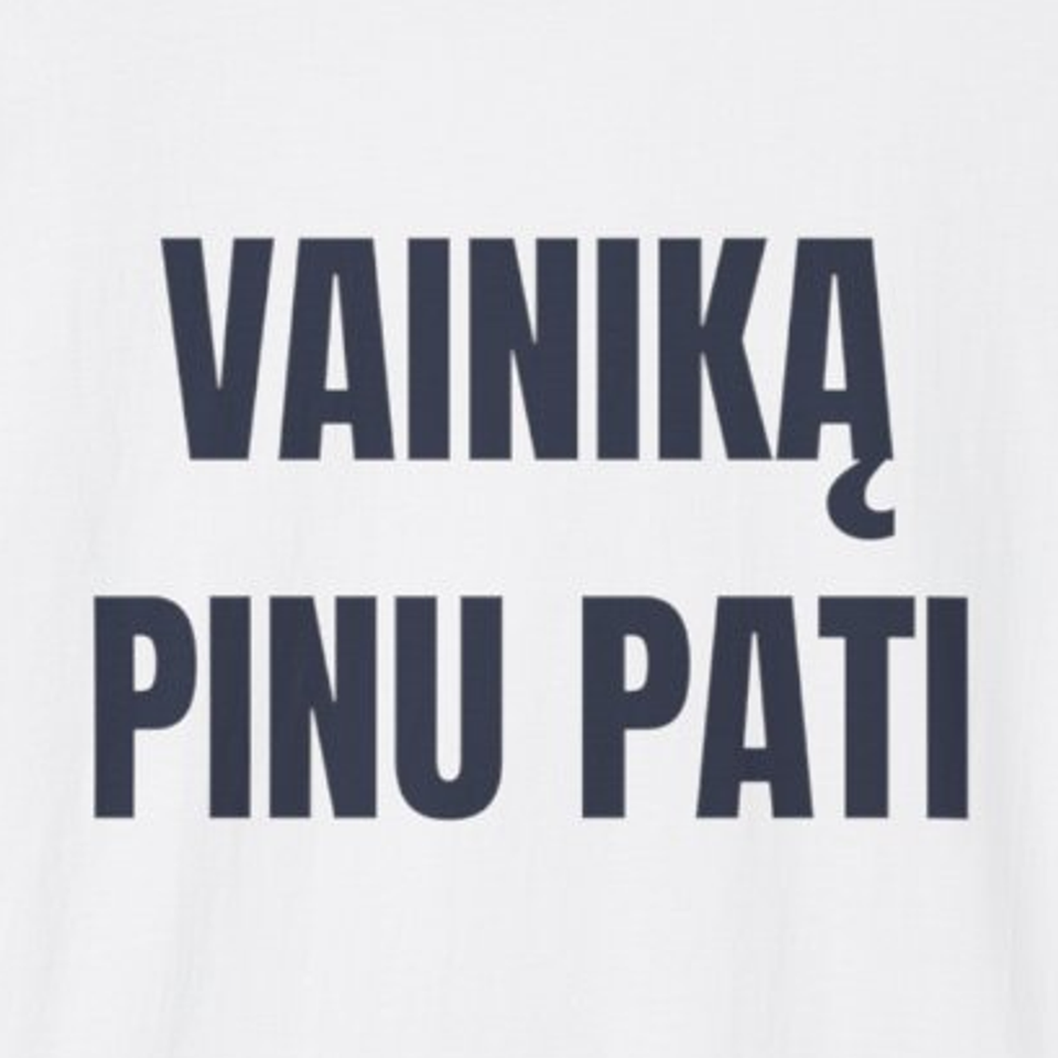 Vainiką pinu pati · Marškinėliai · spauda priekyje