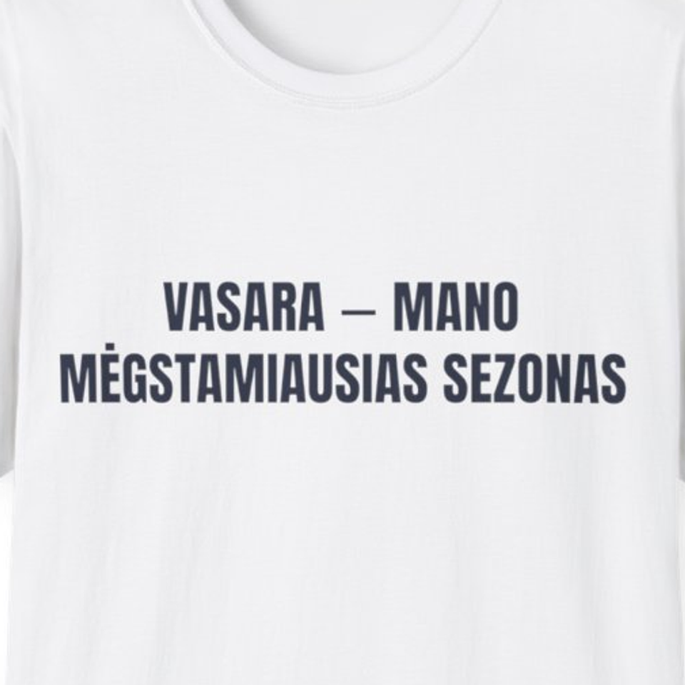 Žolinė. Basom per pievą. – Vasara – mano mėgstamiausias sezonas · Marškinėliai · spauda priekyje