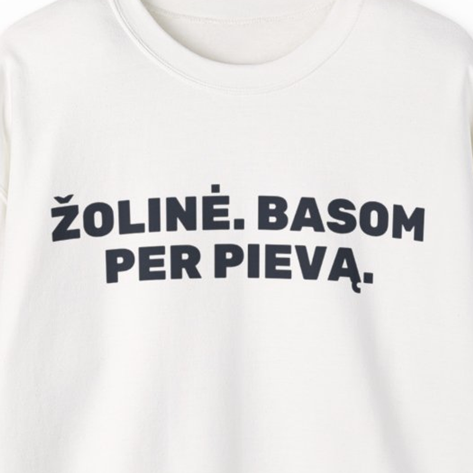 Žolinė. Basom per pievą. · Džemperis