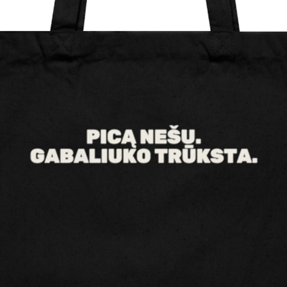 Picą nešu. Gabaliuko trūksta. · Krepšys