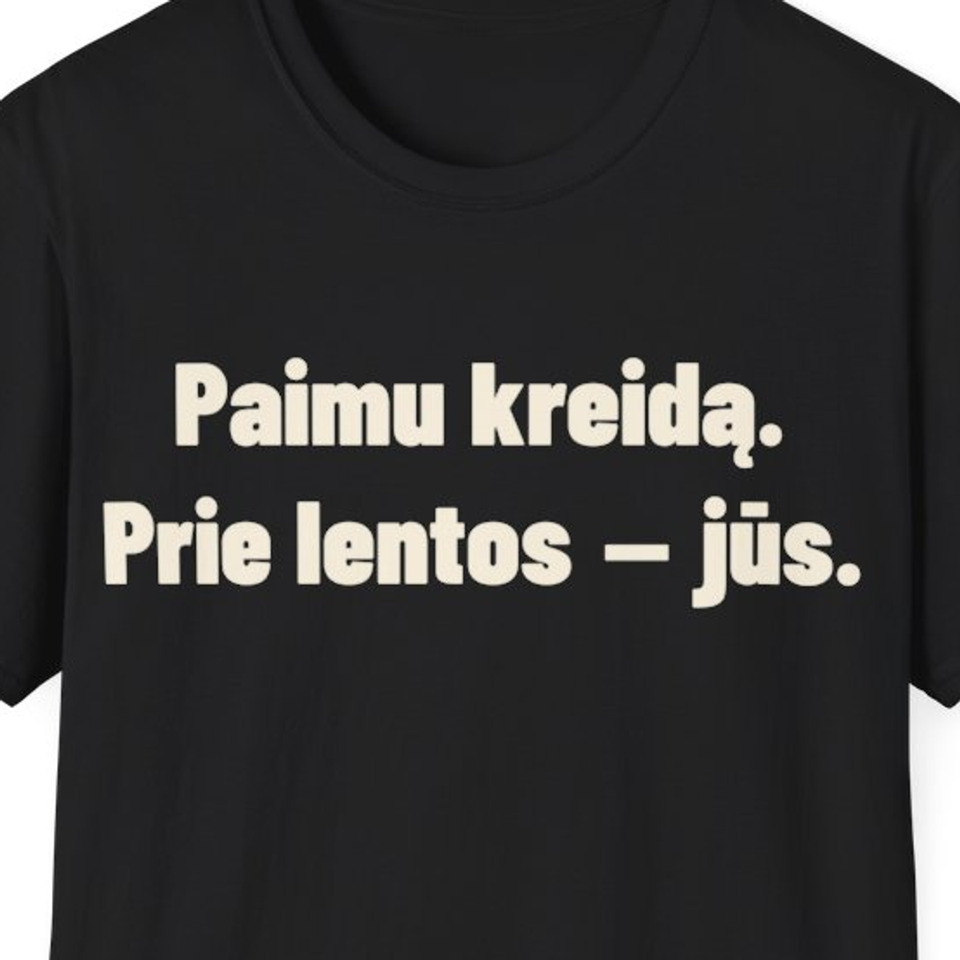Paimu kreidą. Prie lentos – jūs. · Marškinėliai