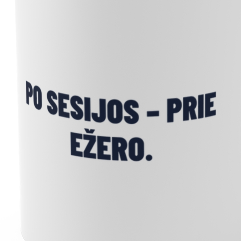 Po sesijos – prie ežero. · Puodelis