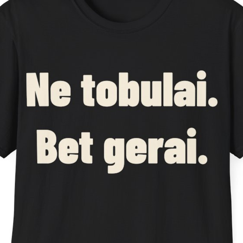 Ne tobulai. Bet gerai. · Marškinėliai