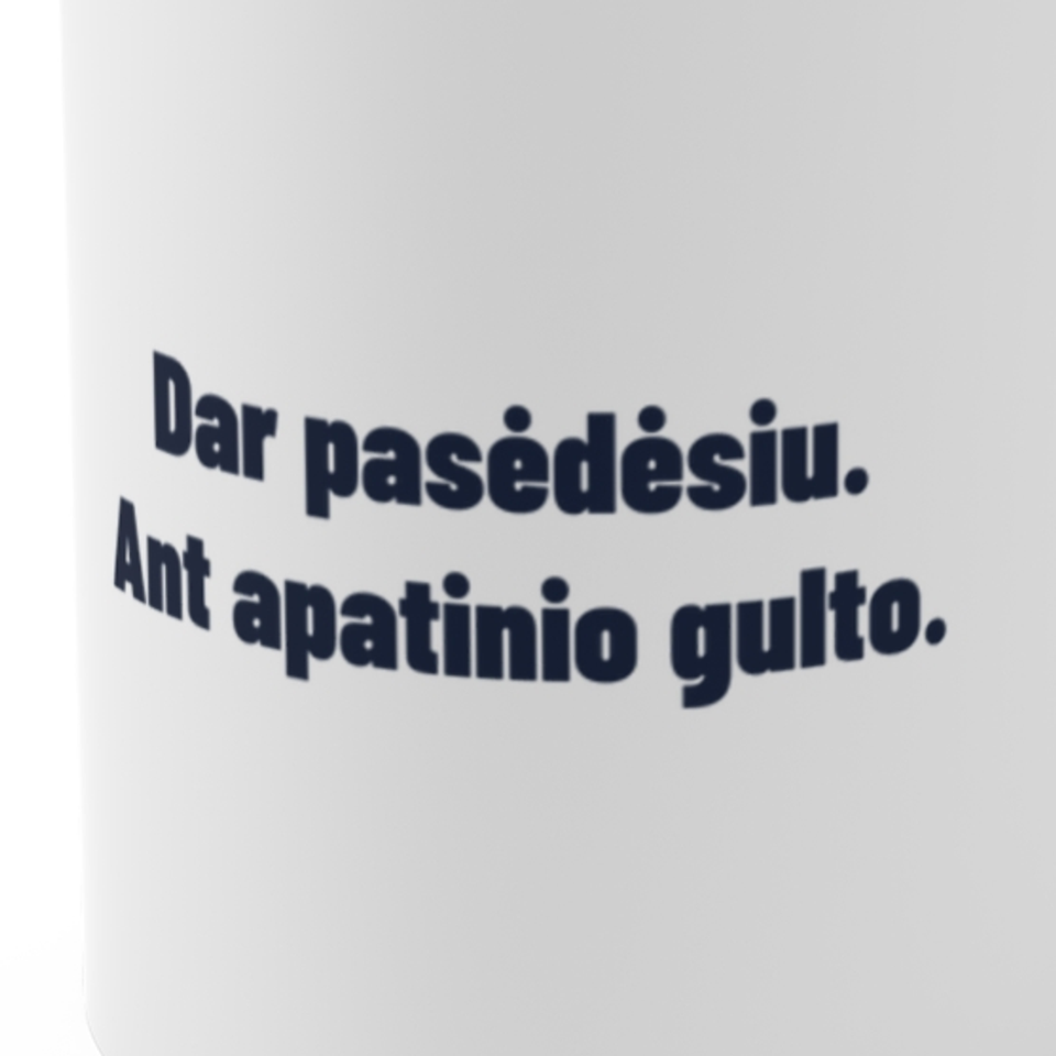 Dar pasėdėsiu. Ant apatinio gulto. · Puodelis