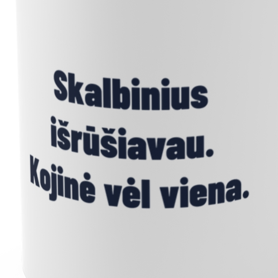 Skalbinius išrūšiavau. Kojinė vėl viena. · Puodelis