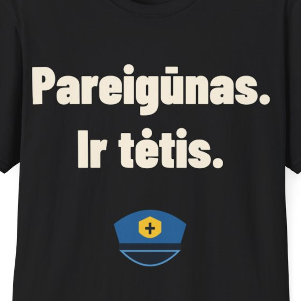 Pareigūnas. Ir tėtis. · Marškinėliai