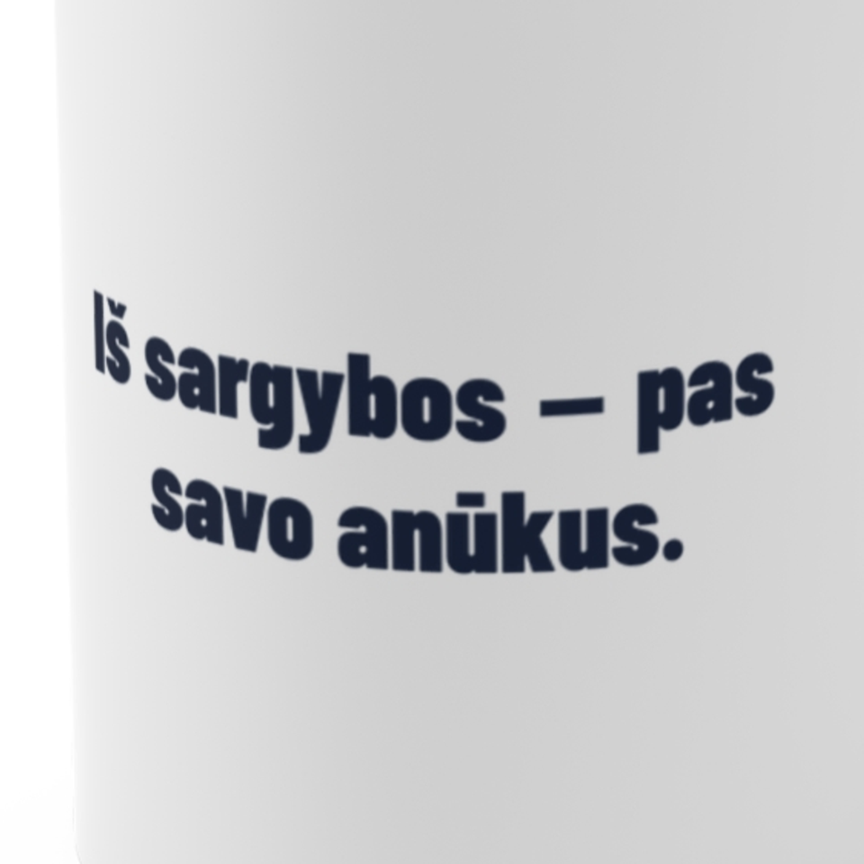 Iš sargybos – pas savo anūkus. · Puodelis