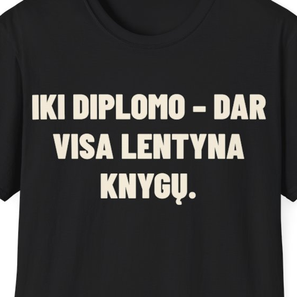 Iki diplomo – dar visa lentyna knygų. · Marškinėliai