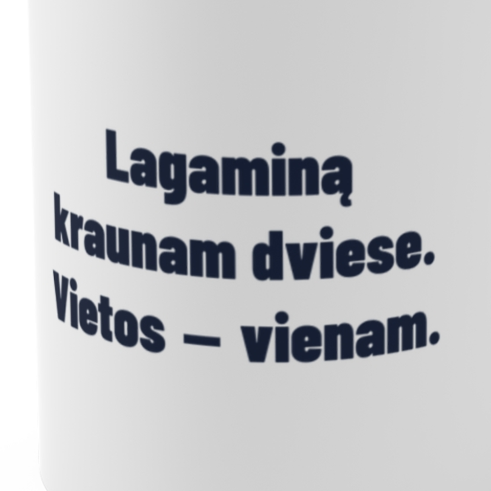 Lagaminą kraunam dviese. Vietos – vienam. · Puodelis