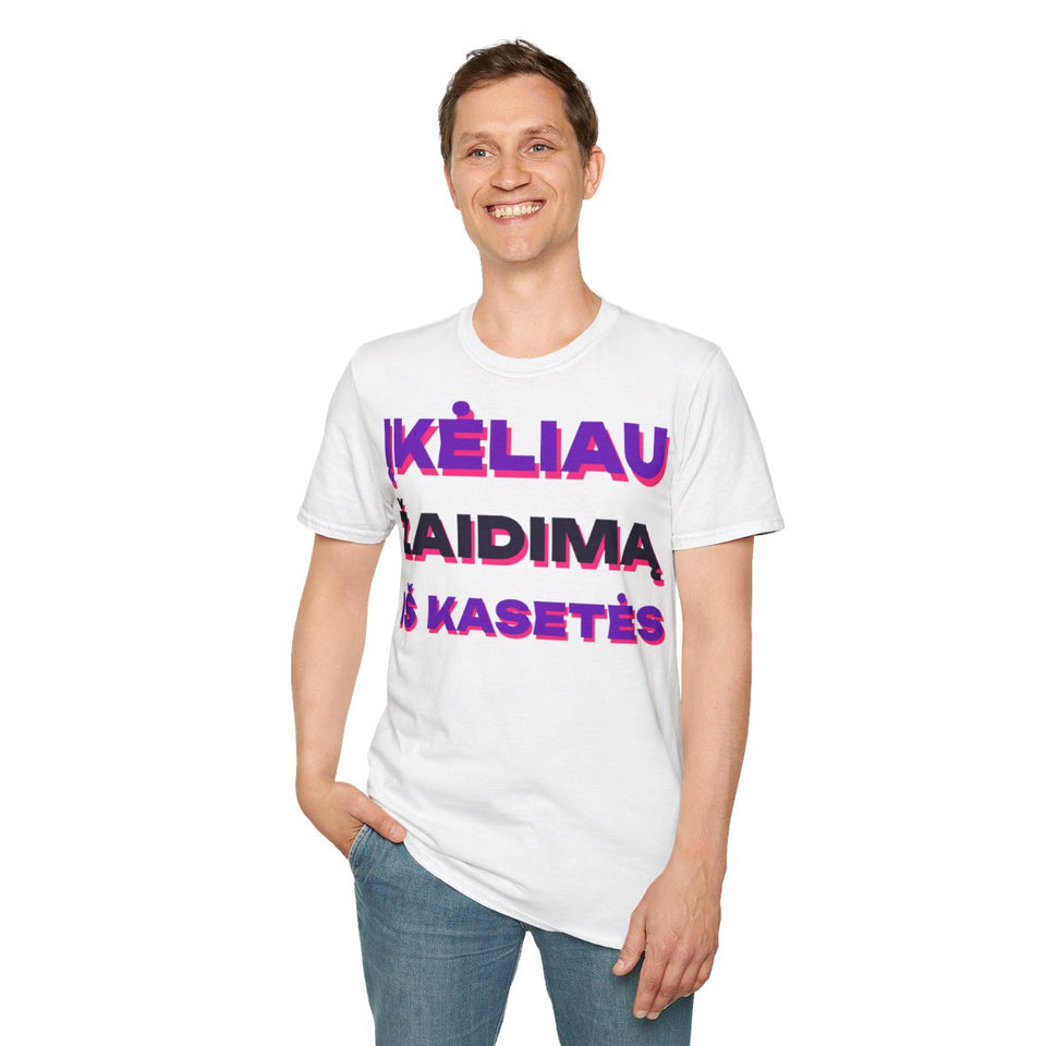 Įkėliau žaidimą iš kasetės – marškinėliai ant modelio