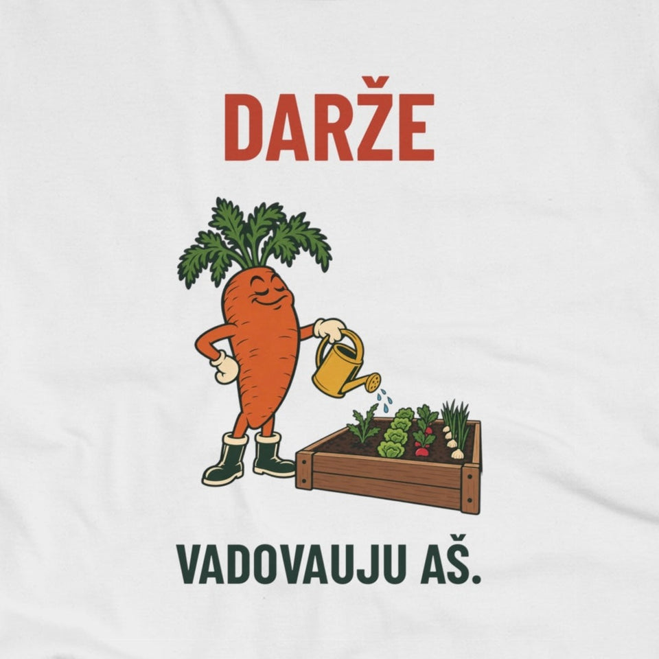 Moteriški marškinėliai „Darže vadovauju aš“ – užrašas iš arti