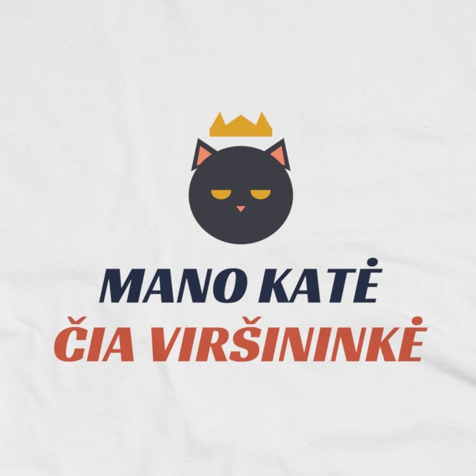 Moteriški marškinėliai „Mano katė čia viršininkė“ – užrašas iš arti