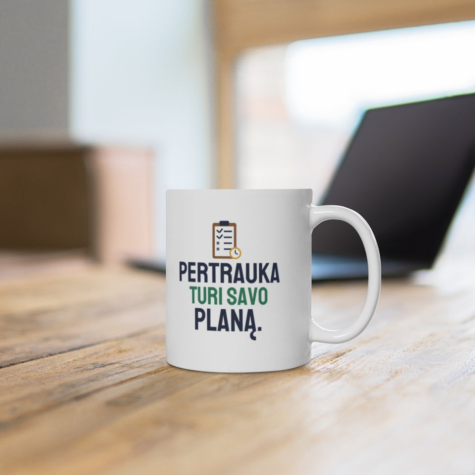 Pertrauka turi savo planą. – puodelis ant stalo