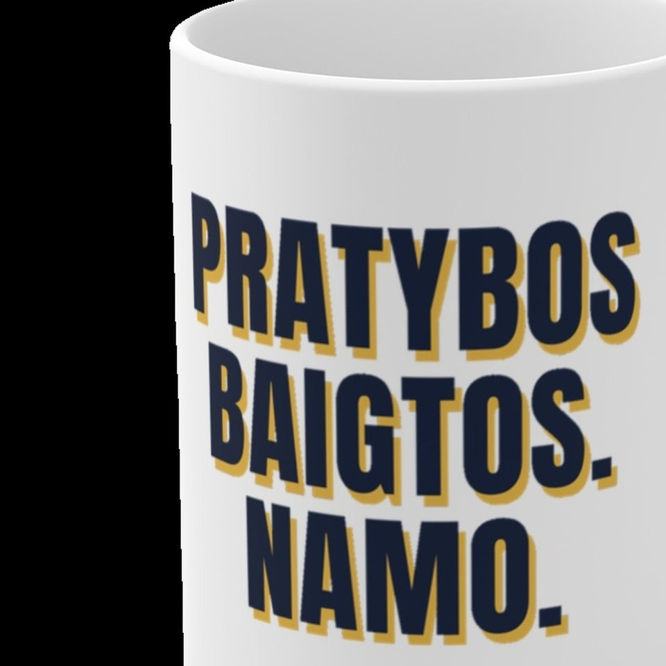 Puodelis „Pratybos baigtos. Namo.“ – užrašas iš arti