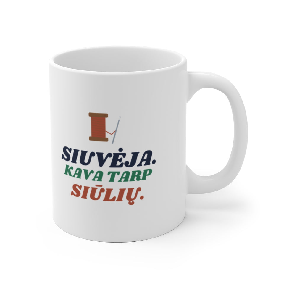 Siuvėja. Kava tarp siūlių. – puodelis, spaudos vaizdas