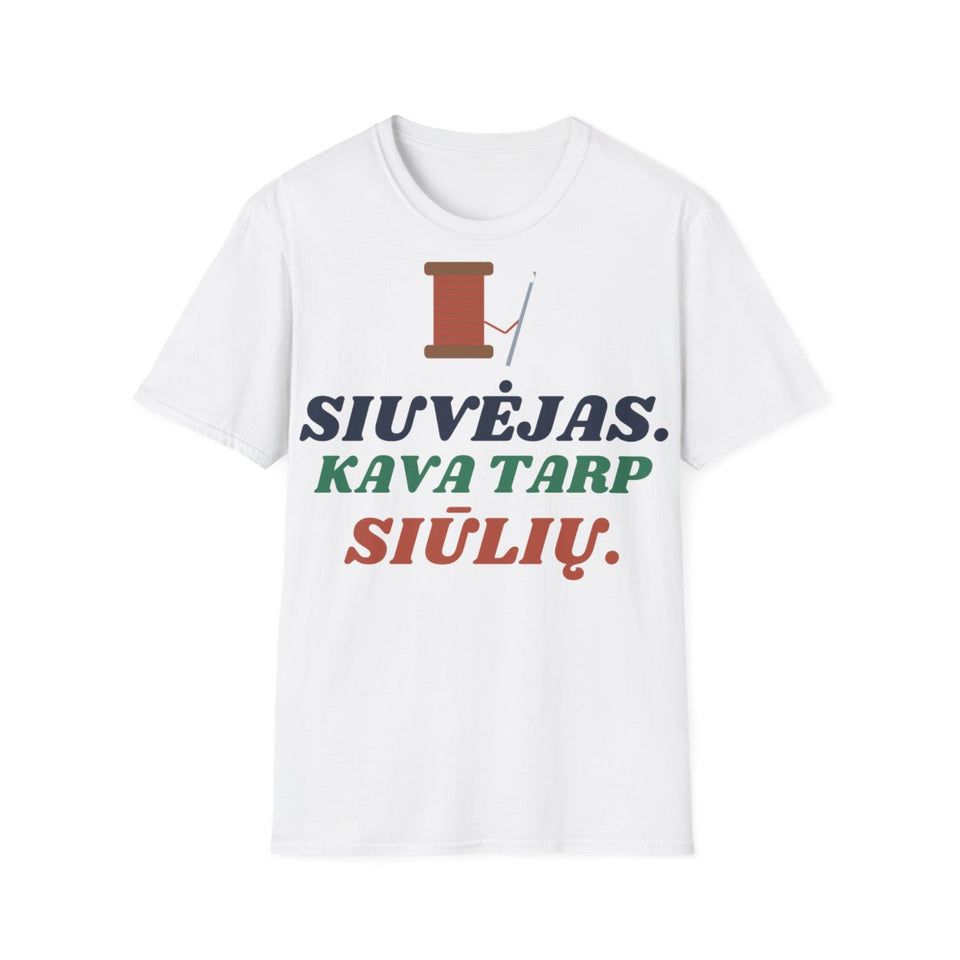 Siuvėjas. Kava tarp siūlių. – balti marškinėliai, priekis