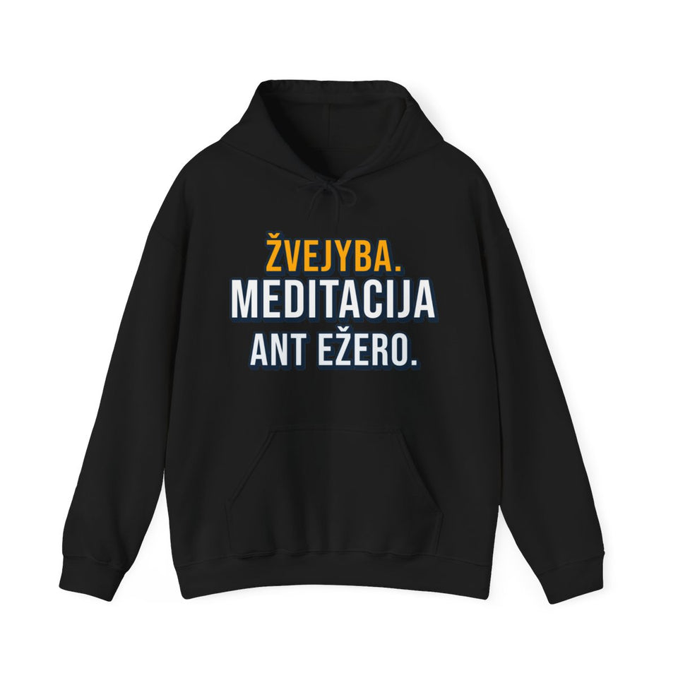 Žvejyba. Meditacija ant ežero. (su gobtuvu) – Džemperis su gobtuvu „Žvejyba. Meditacija ant ežero.“ – juoda